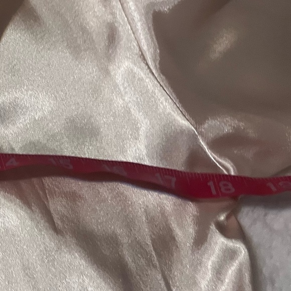 Jones New York Cream Satin Robe - Picture 6 of 8